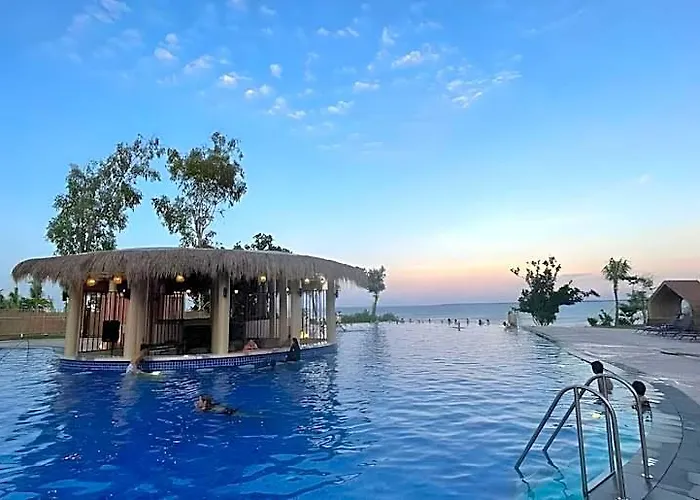 C At Mactan Newtown Hotell