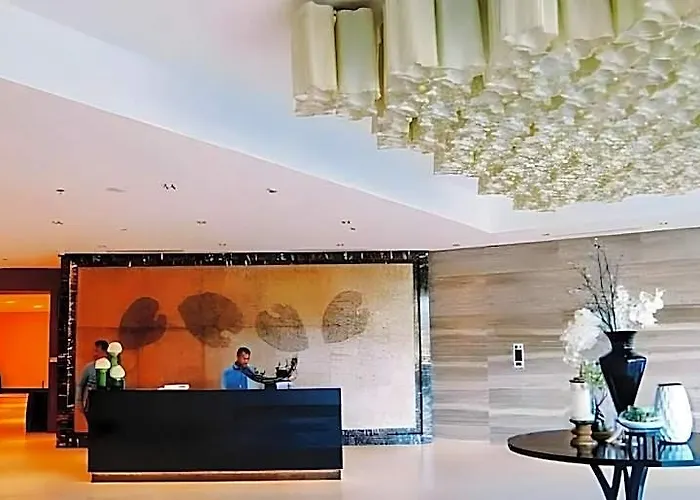 Hotell C At Mactan Newtown 2*