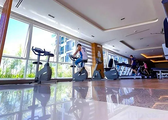 Hotell C At Mactan Newtown 2*