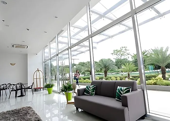 Hotell C At Mactan Newtown 2*